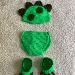Dinosaur crochet outfit for newborn
